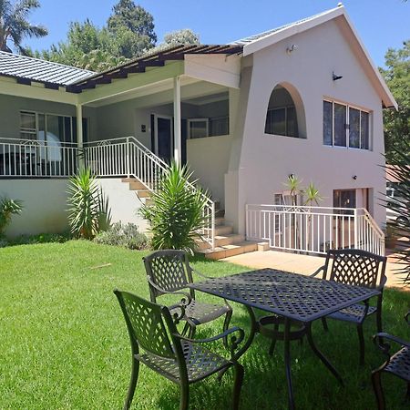 Bedfordview 8 On Acacia Guesthouse المظهر الخارجي الصورة