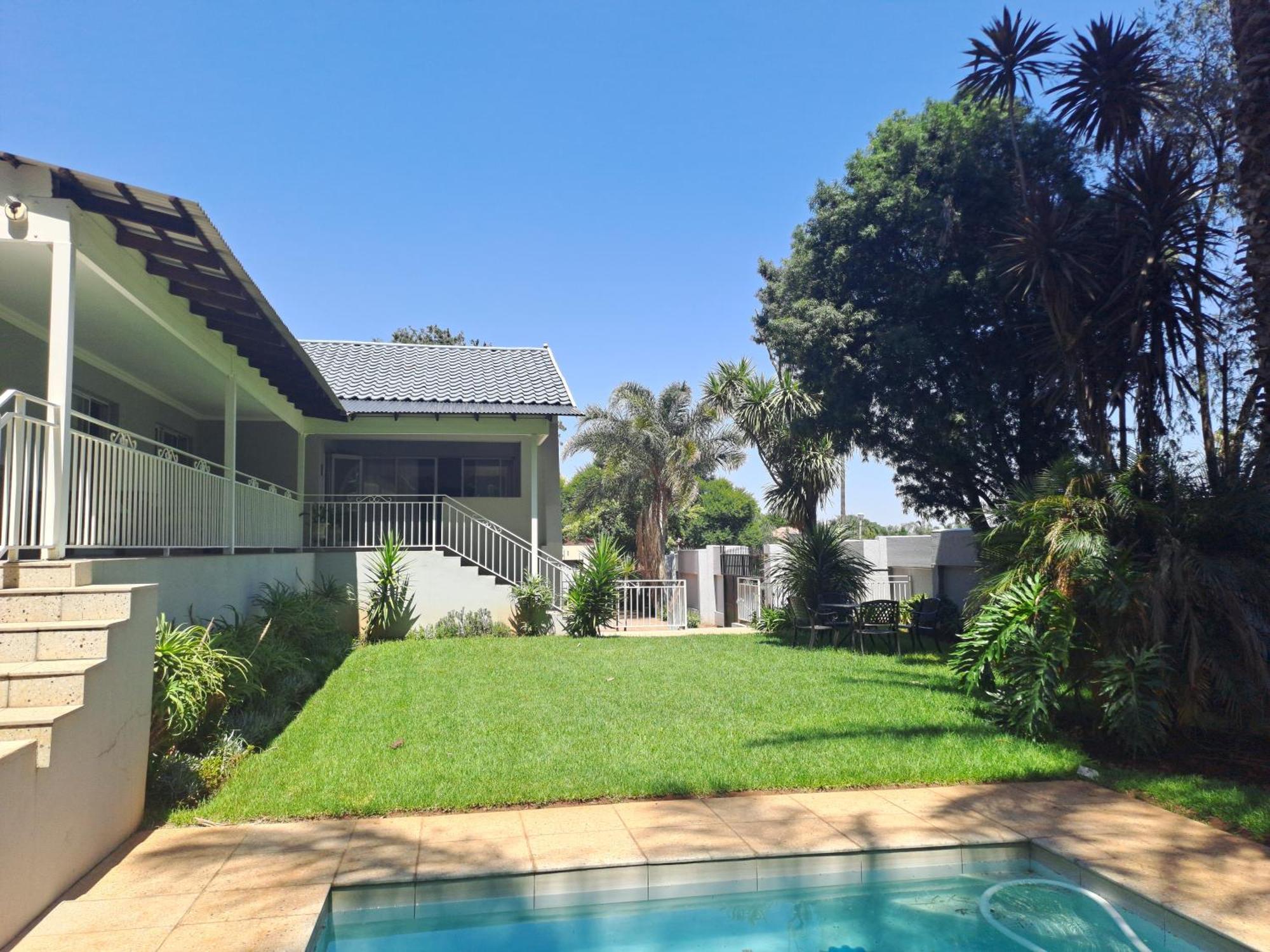 Bedfordview 8 On Acacia Guesthouse المظهر الخارجي الصورة