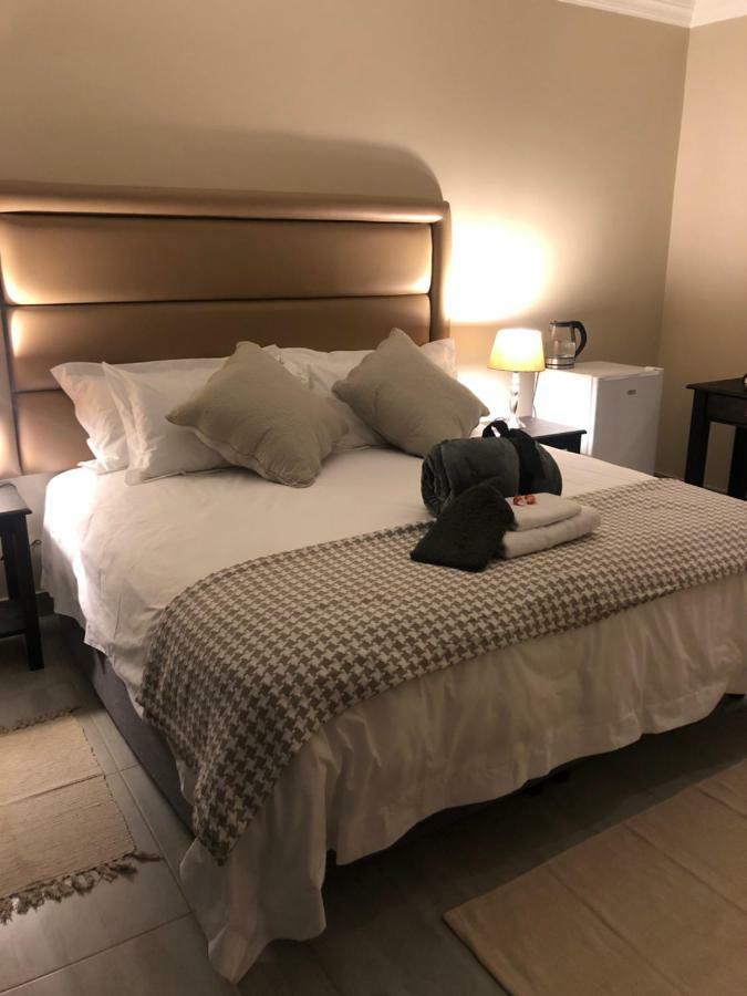 Bedfordview 8 On Acacia Guesthouse المظهر الخارجي الصورة