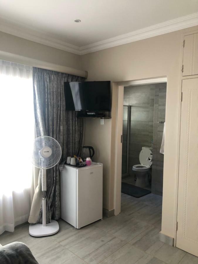 Bedfordview 8 On Acacia Guesthouse المظهر الخارجي الصورة