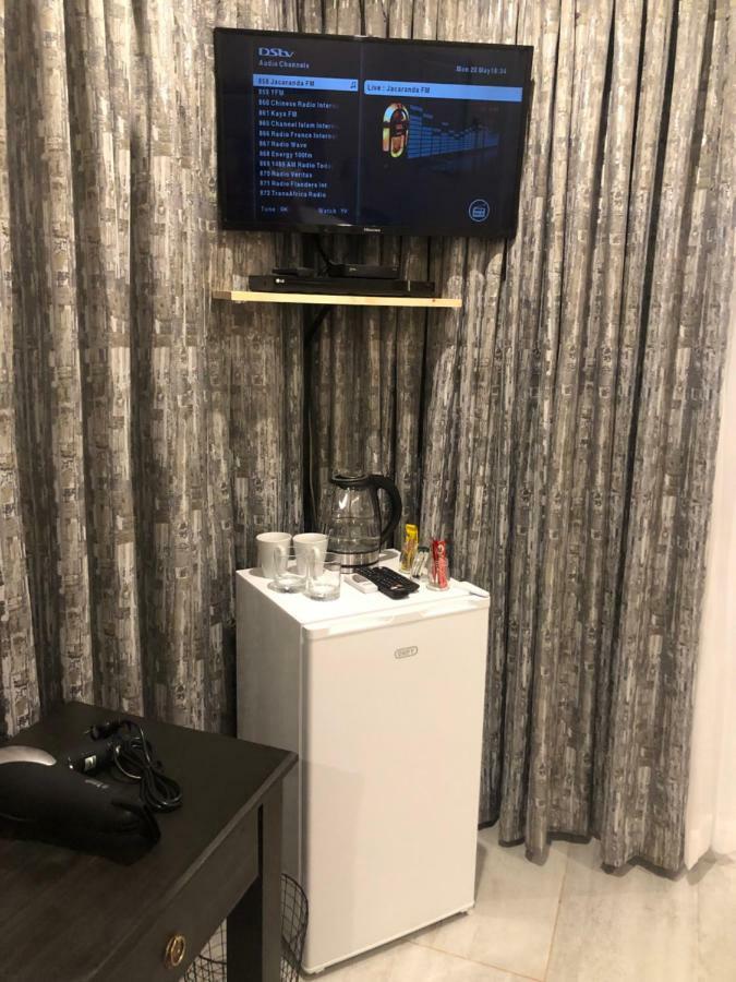 Bedfordview 8 On Acacia Guesthouse المظهر الخارجي الصورة