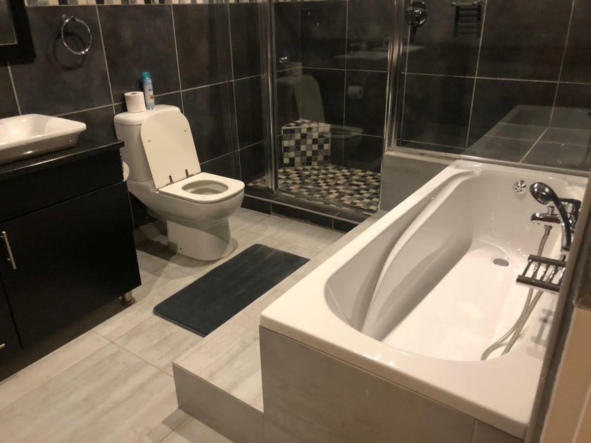Bedfordview 8 On Acacia Guesthouse المظهر الخارجي الصورة