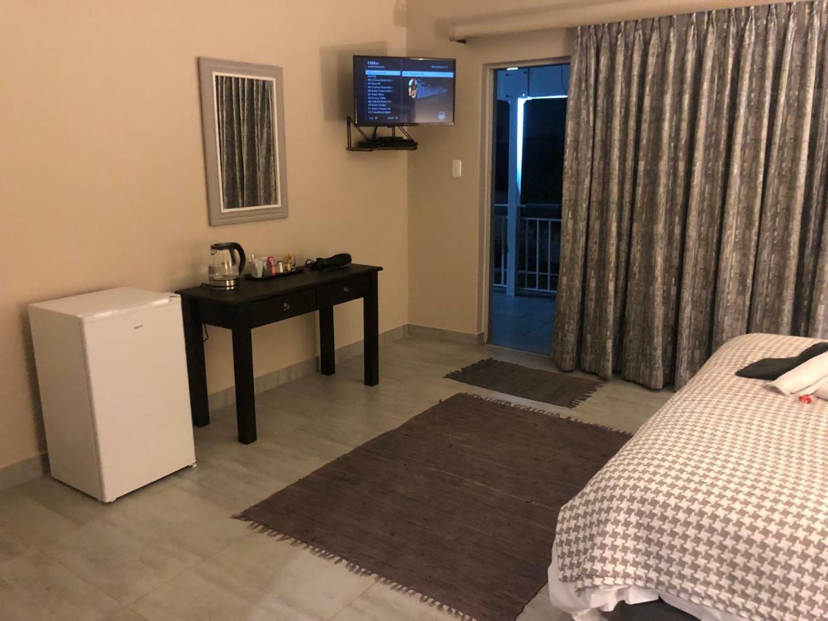 Bedfordview 8 On Acacia Guesthouse المظهر الخارجي الصورة