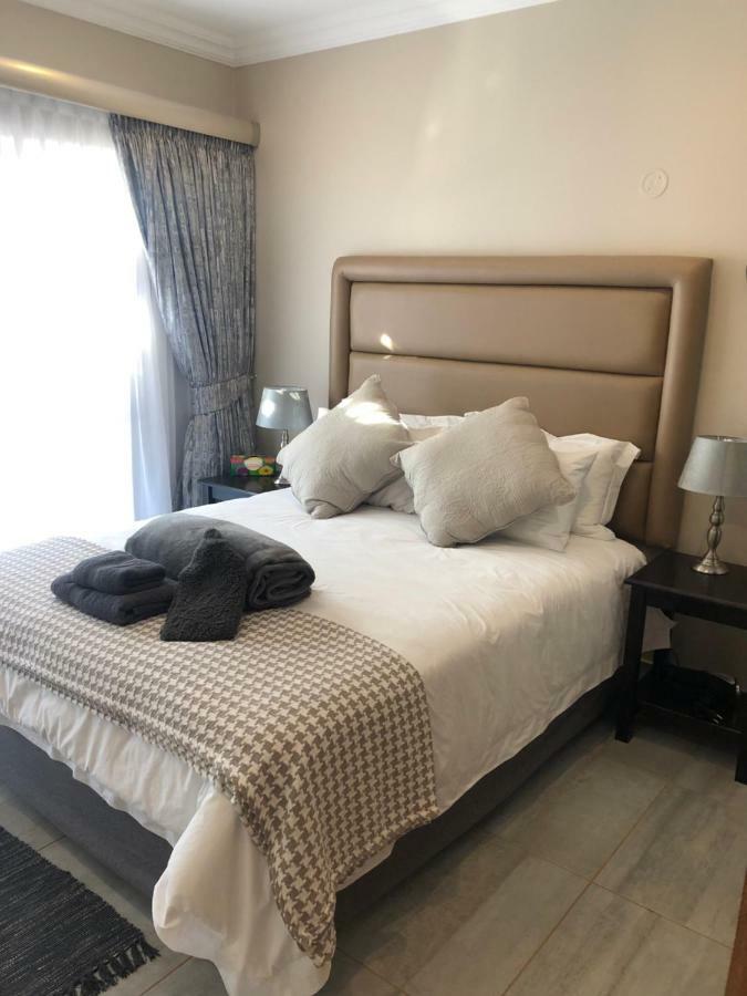 Bedfordview 8 On Acacia Guesthouse المظهر الخارجي الصورة