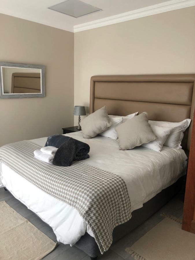 Bedfordview 8 On Acacia Guesthouse المظهر الخارجي الصورة