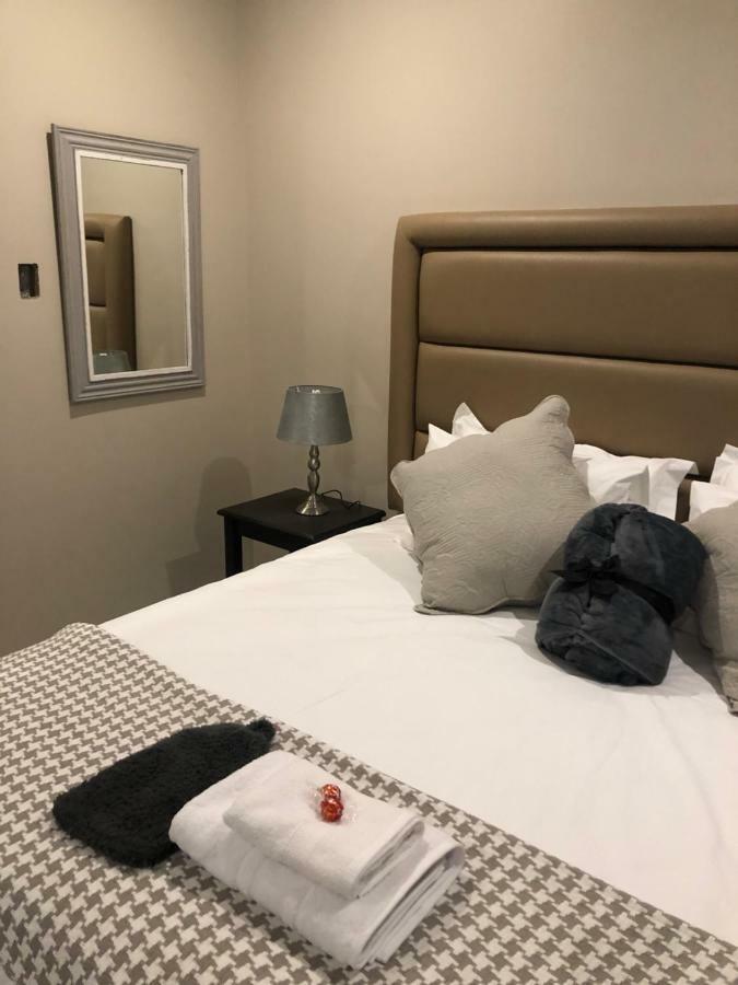 Bedfordview 8 On Acacia Guesthouse المظهر الخارجي الصورة