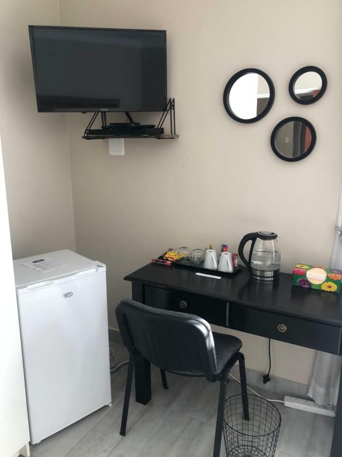 Bedfordview 8 On Acacia Guesthouse المظهر الخارجي الصورة