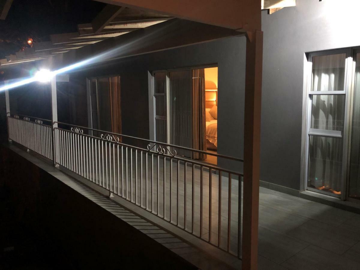 Bedfordview 8 On Acacia Guesthouse المظهر الخارجي الصورة