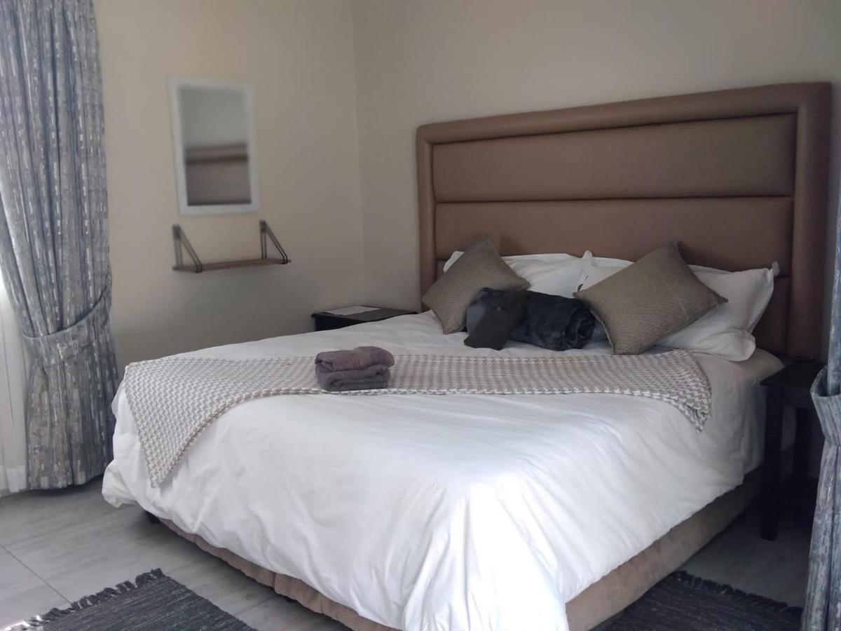Bedfordview 8 On Acacia Guesthouse المظهر الخارجي الصورة